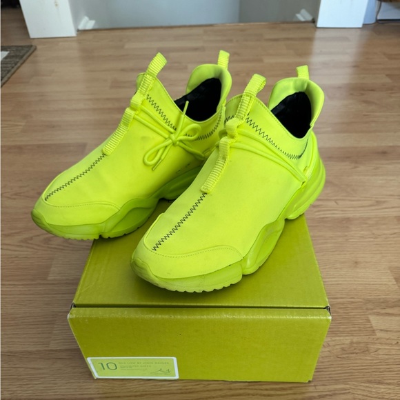 John Geiger 002 size 10 - Picture 1 of 4